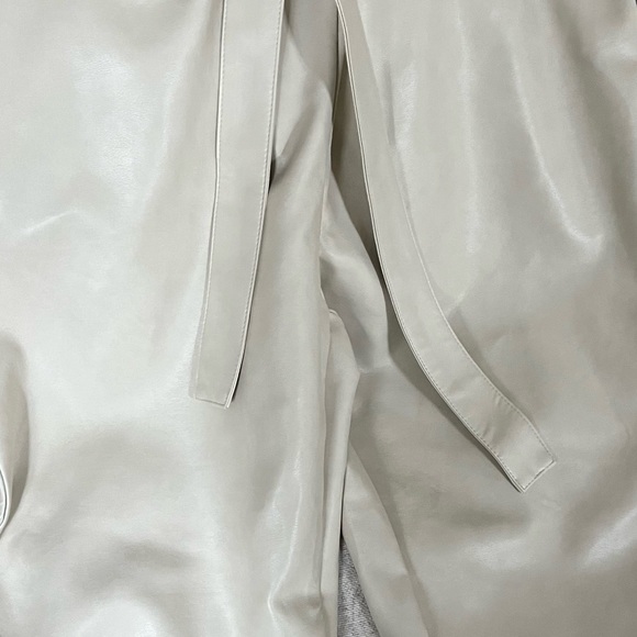 NEW faux leather Bagatelle beige pants with belt. Size M. - Picture 3 of 5